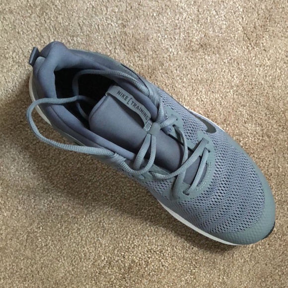 Nike Legend Essential Sneakers Training. New without tags - Picture 2 of 5